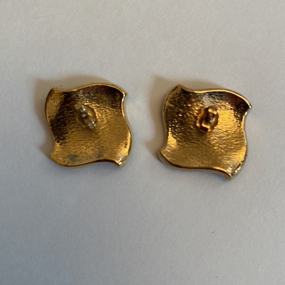 Avon 80s, 90s costume jewelry earrings - Picture 2 of 3